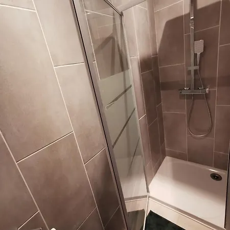 Tatil Evi La Cigale Et La Fourmi