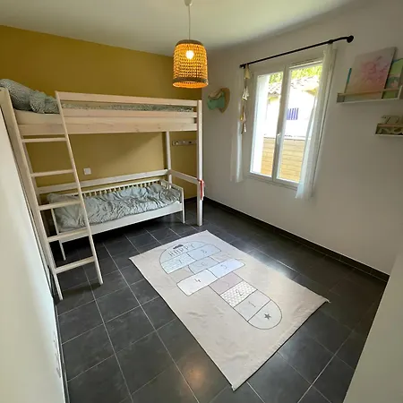 La Cigale Et La Fourmi Tatil Evi